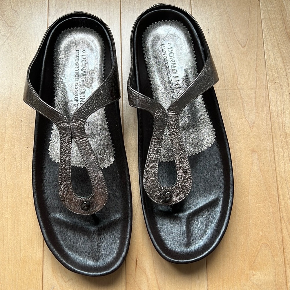 Donald J Pliner ladies 10M pewter antique metallic patent sandal NEW